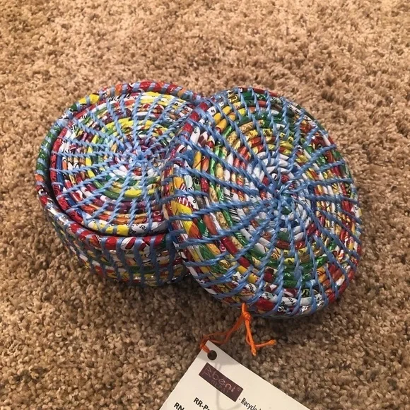 Beni Nepal / Set of 6 round coasters/ NWT/ with matching holder and lid - Picture 3 of 9